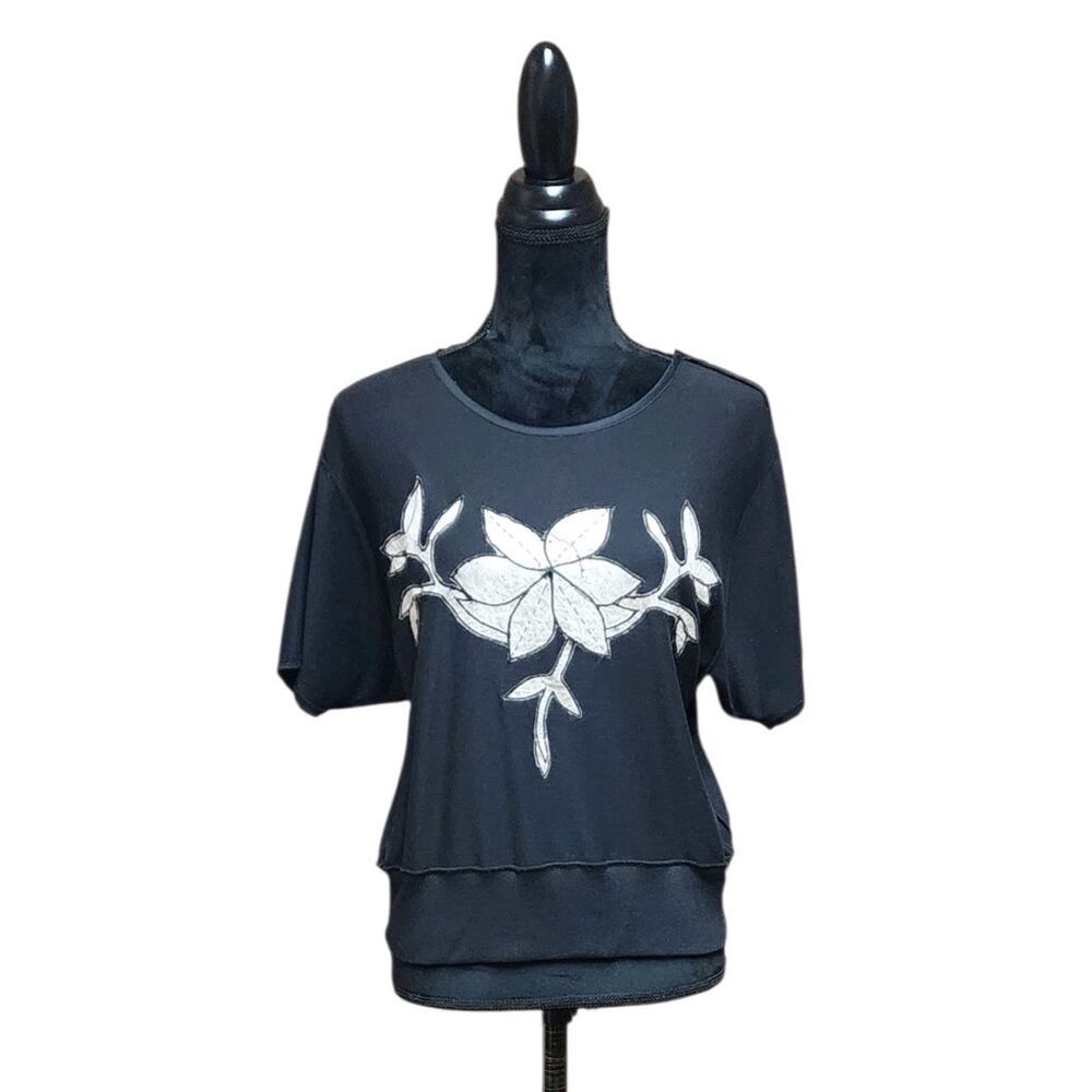 Vintage 80s Floral Knit Sweater Size Medium Black Short-Sleeve Pullover Crop Top